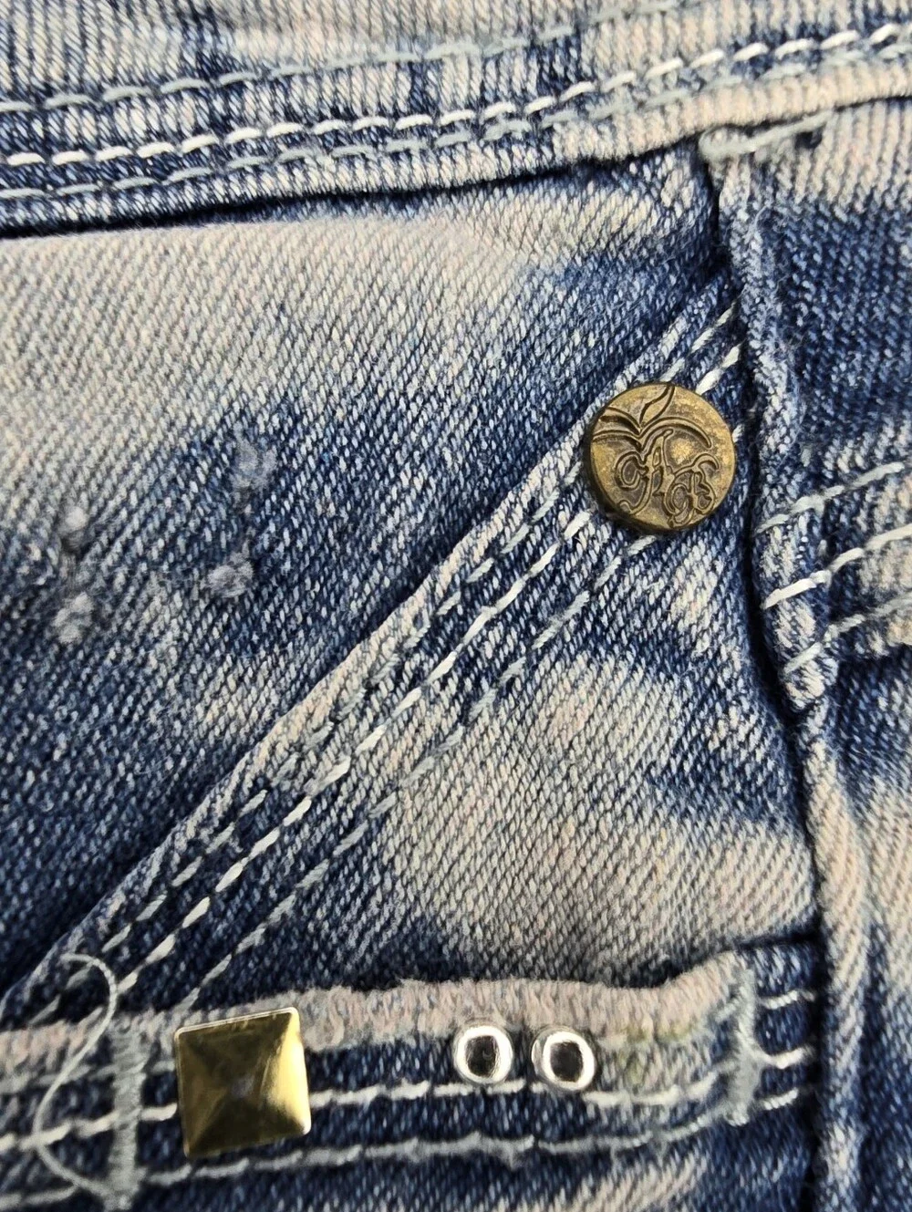 ​VINTAGE Y2K APPLE BOTTOMS EMBROIDERED DENIM SHORTS 3/4 Juniors